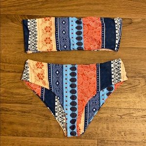 Tribal print strapless bikini 👙